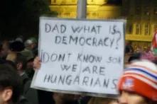 Dad what is democracy? Protest in Budapest gegen die Orbán-Regierung und ihre auferlegte Internet-Steuer, Oktober 2014
