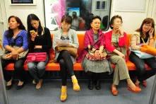 Frauen in der U-Bahn