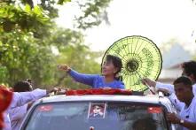 Aung San Suu Kyi in car