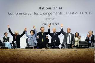 Jubelpose der Politiker beim Klimagipfel 2015 von Paris