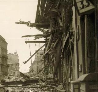 Zerstörung Warschaus im September 1939 durch Luftangriffen. 